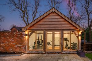 Summerhouse/Gym- click for photo gallery